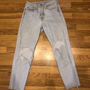 Levi’s boyfriend jeans
